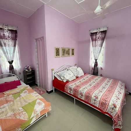Dan'S Homestay Bangau テメルロー エクステリア 写真