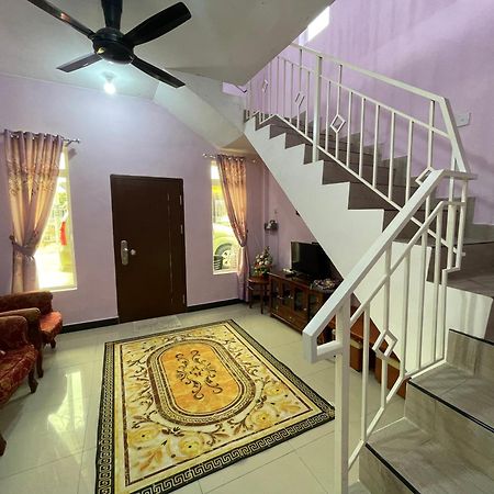 Dan'S Homestay Bangau テメルロー エクステリア 写真