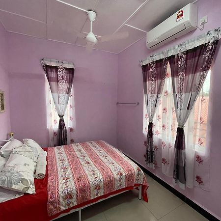 Dan'S Homestay Bangau テメルロー エクステリア 写真