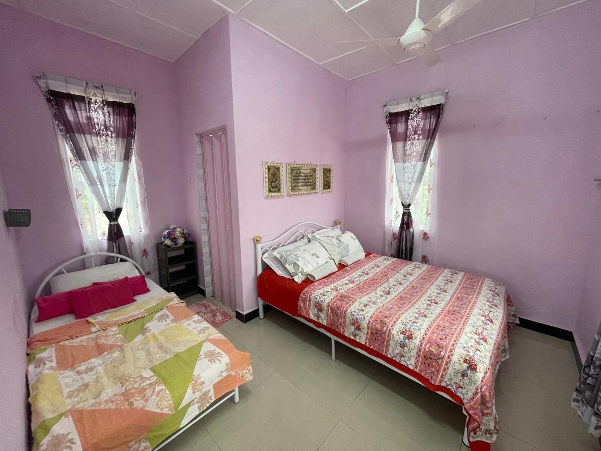 Dan'S Homestay Bangau テメルロー エクステリア 写真